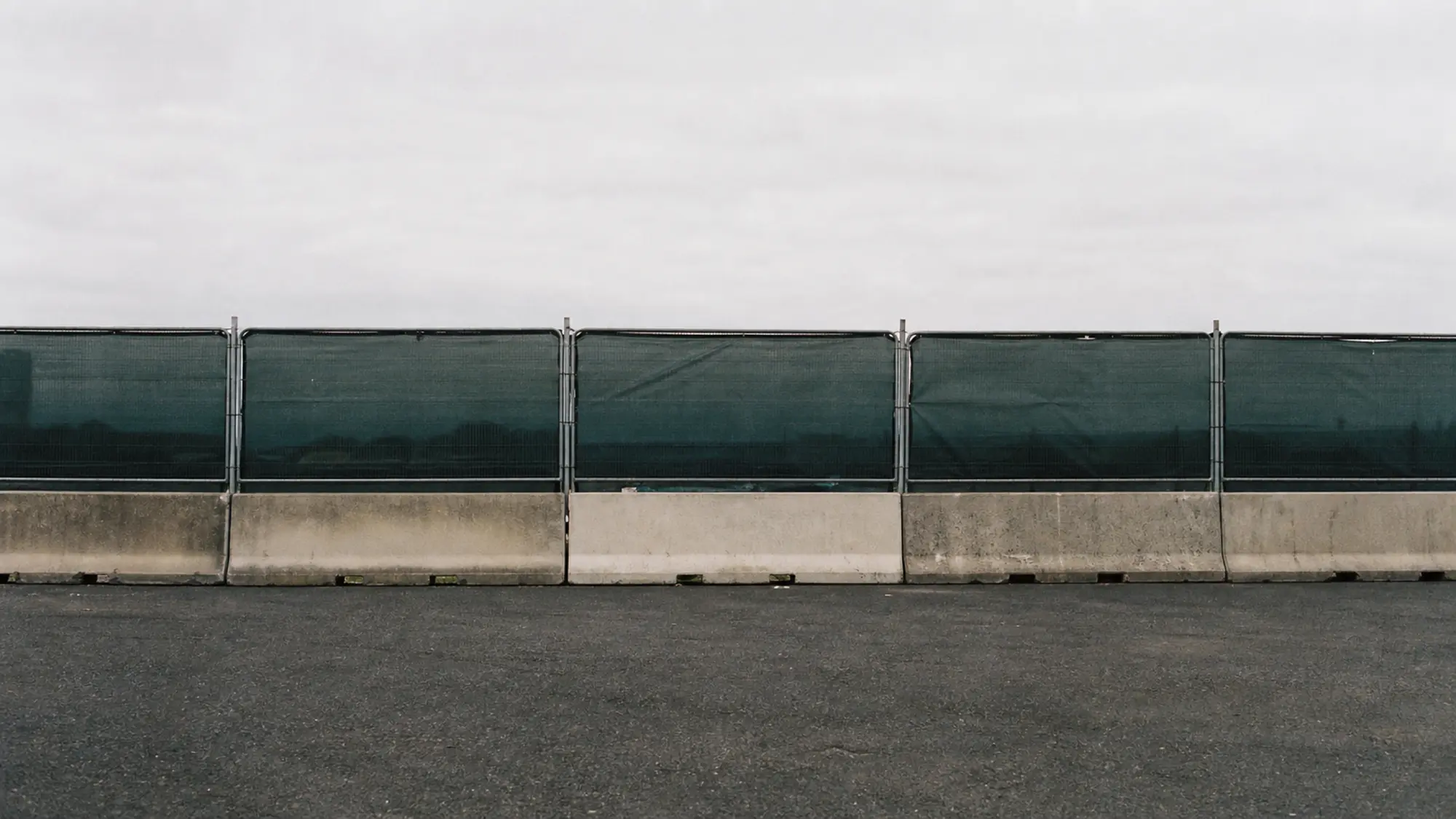 Safety barriers along a worksite edge - contract works vs public liability insurance