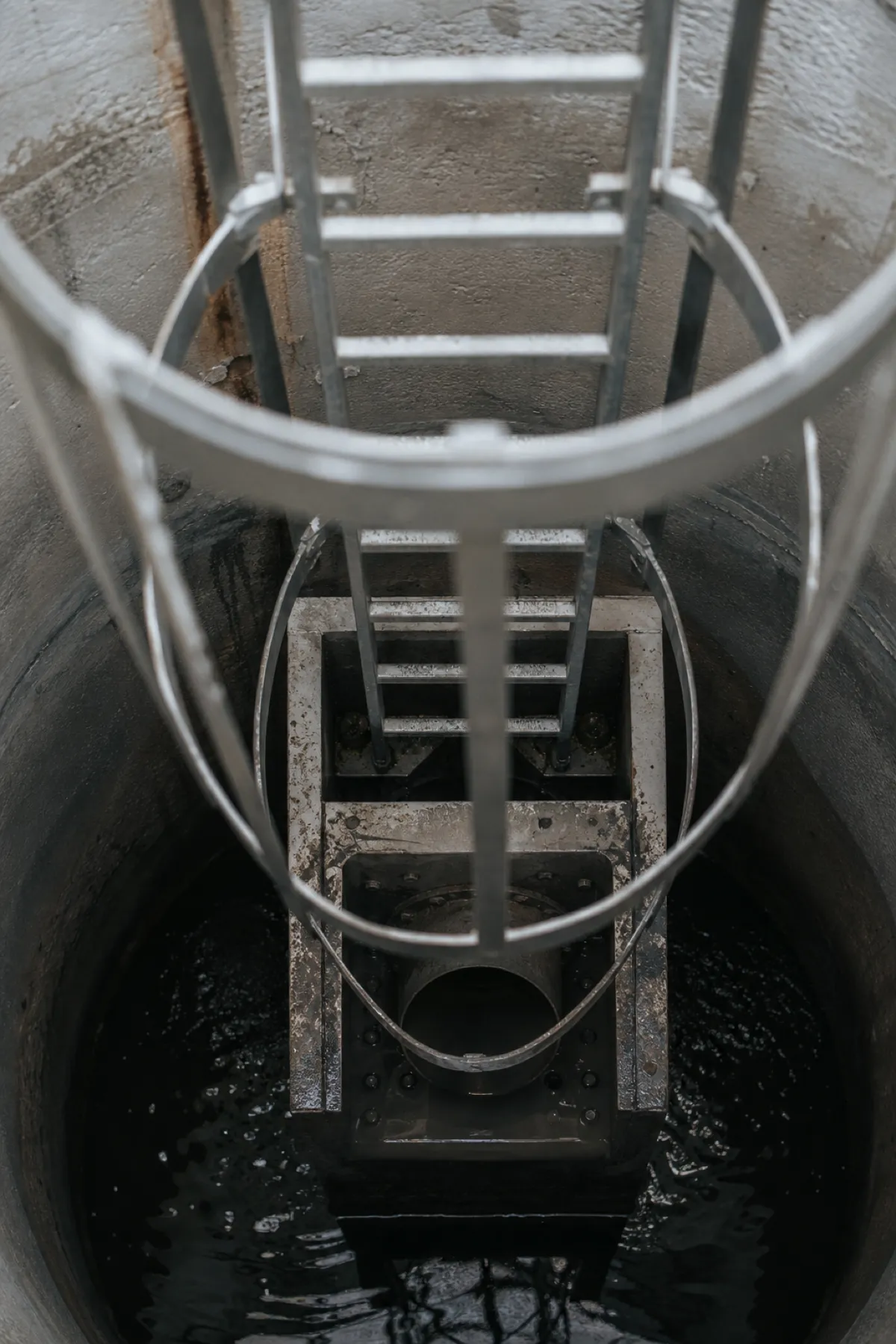 Stormwater detention tank access riser - PI cover for hydraulic engineers