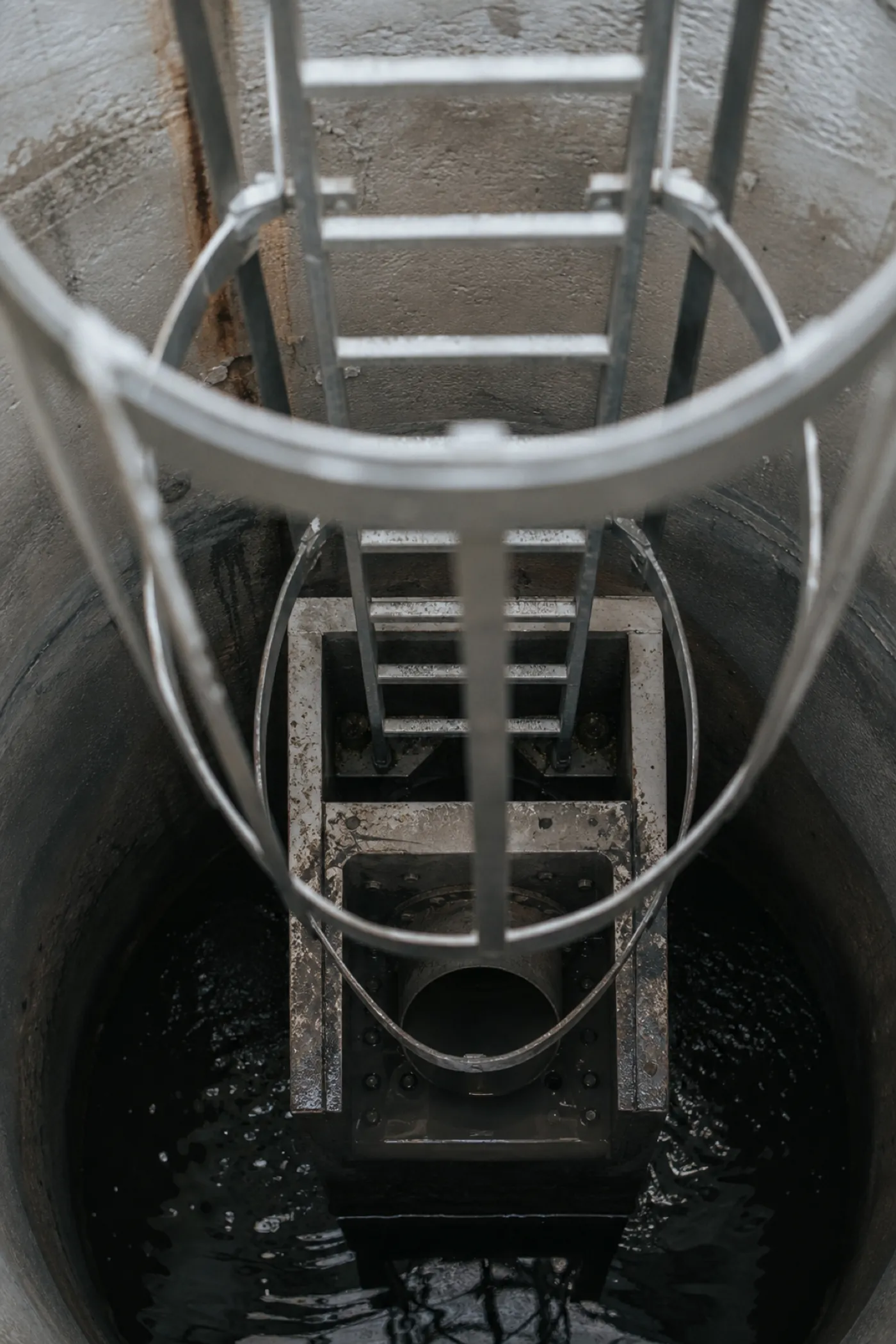 Stormwater detention tank access riser - PI cover for hydraulic engineers