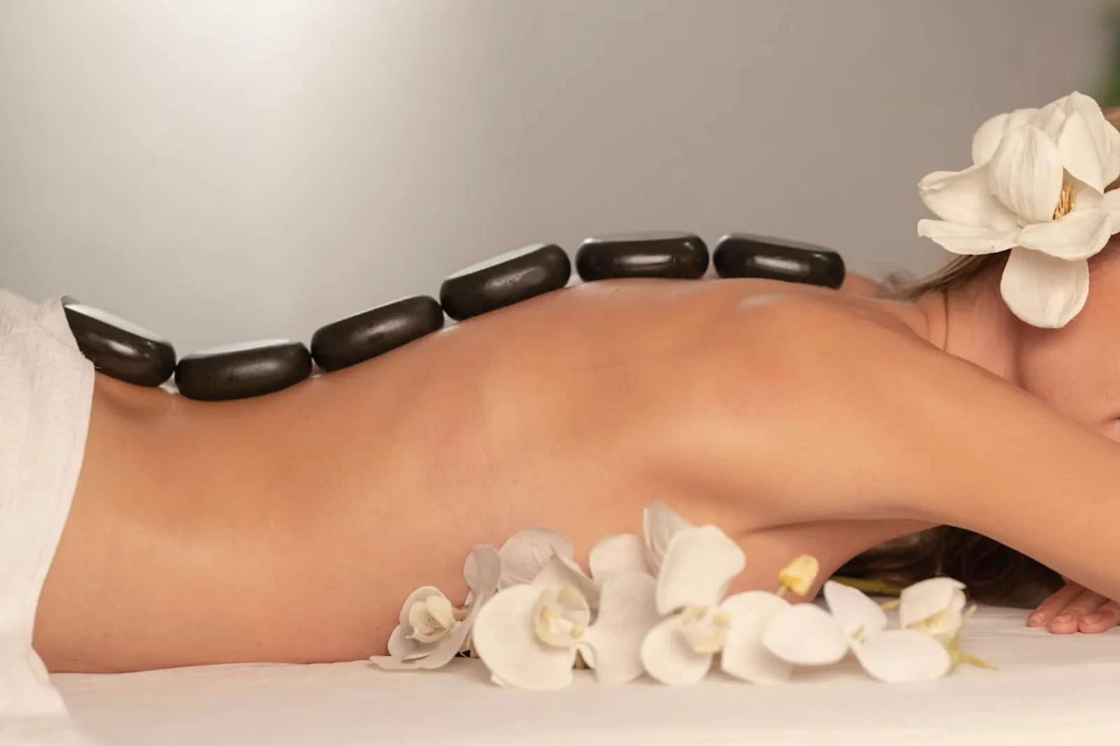 Holistic treatment session representing acupuncturist professional indemnity insurance