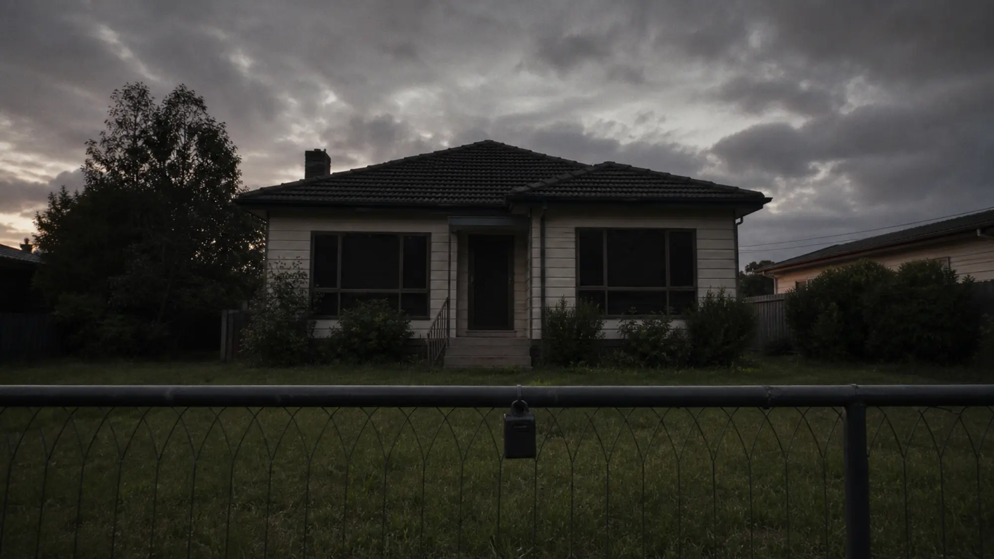 Untenanted suburban house under an overcast sky for vacant property insurance